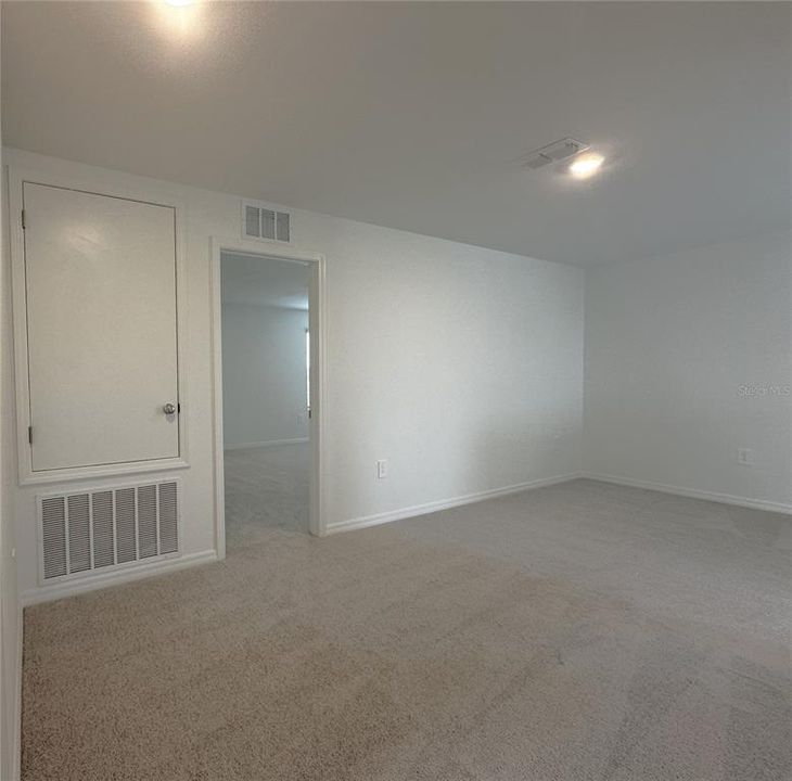 For Rent: $2,595 (4 beds, 2 baths, 1875 Square Feet)