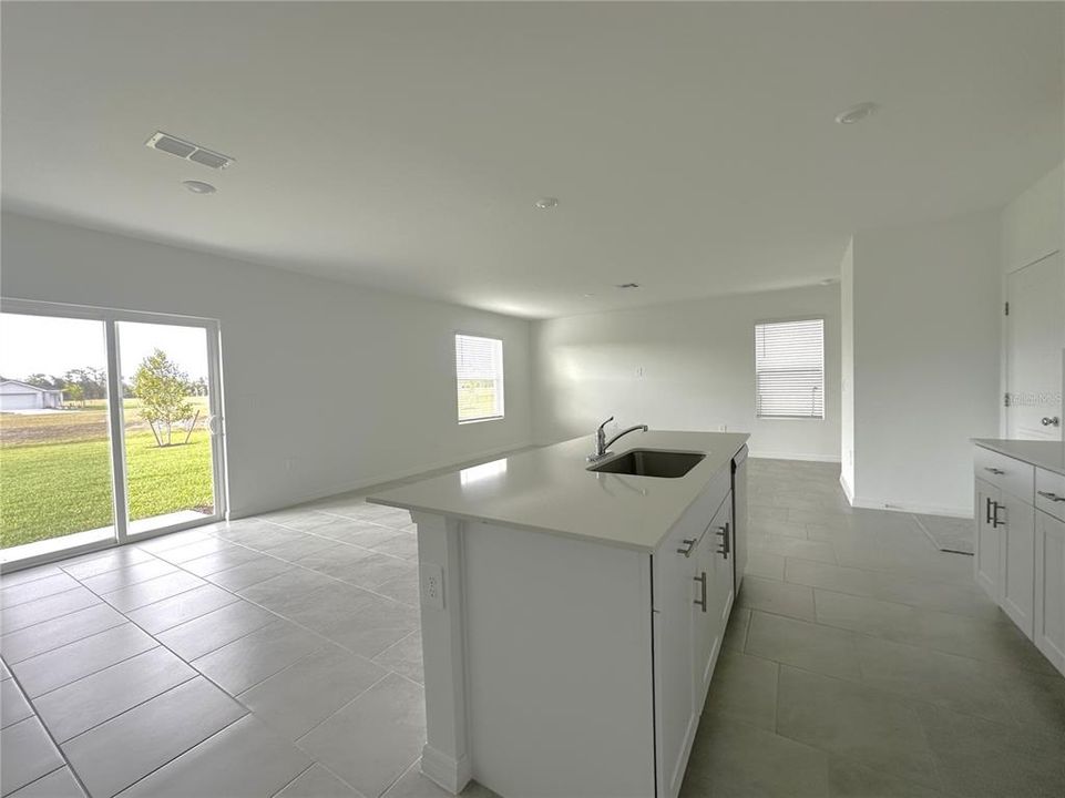 For Rent: $2,595 (4 beds, 2 baths, 1875 Square Feet)