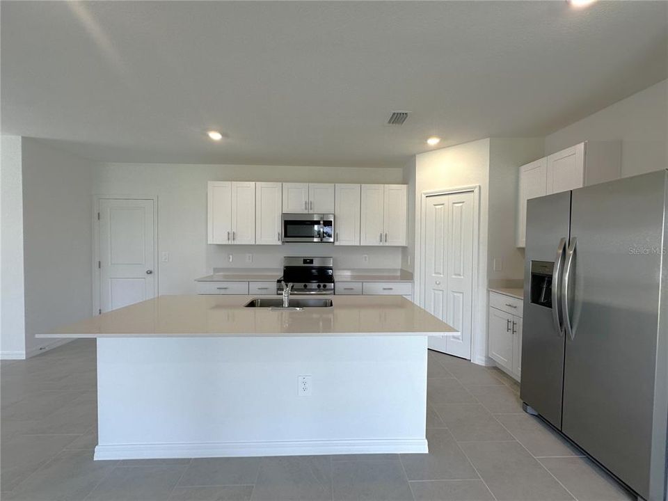 For Rent: $2,595 (4 beds, 2 baths, 1875 Square Feet)