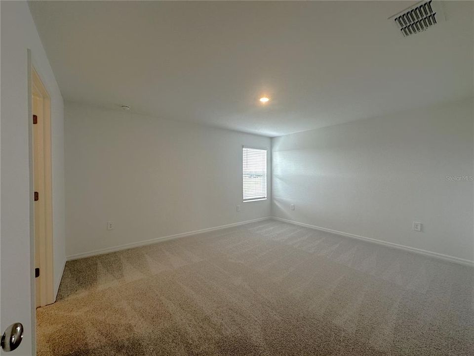 For Rent: $2,595 (4 beds, 2 baths, 1875 Square Feet)