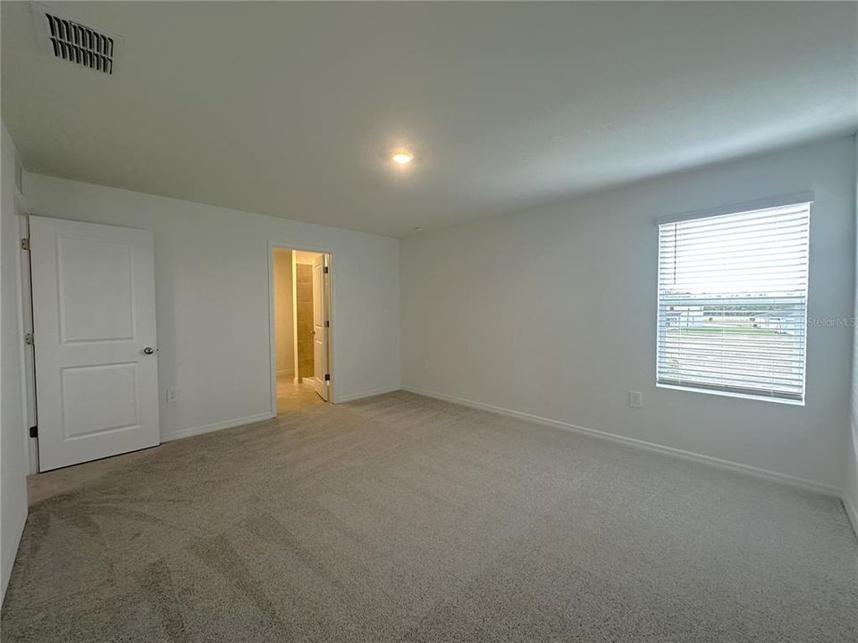 For Rent: $2,595 (4 beds, 2 baths, 1875 Square Feet)