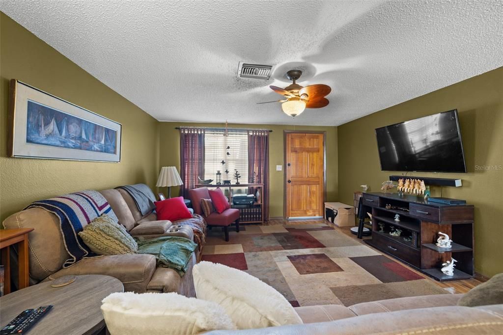 For Sale: $189,900 (2 beds, 2 baths, 980 Square Feet)