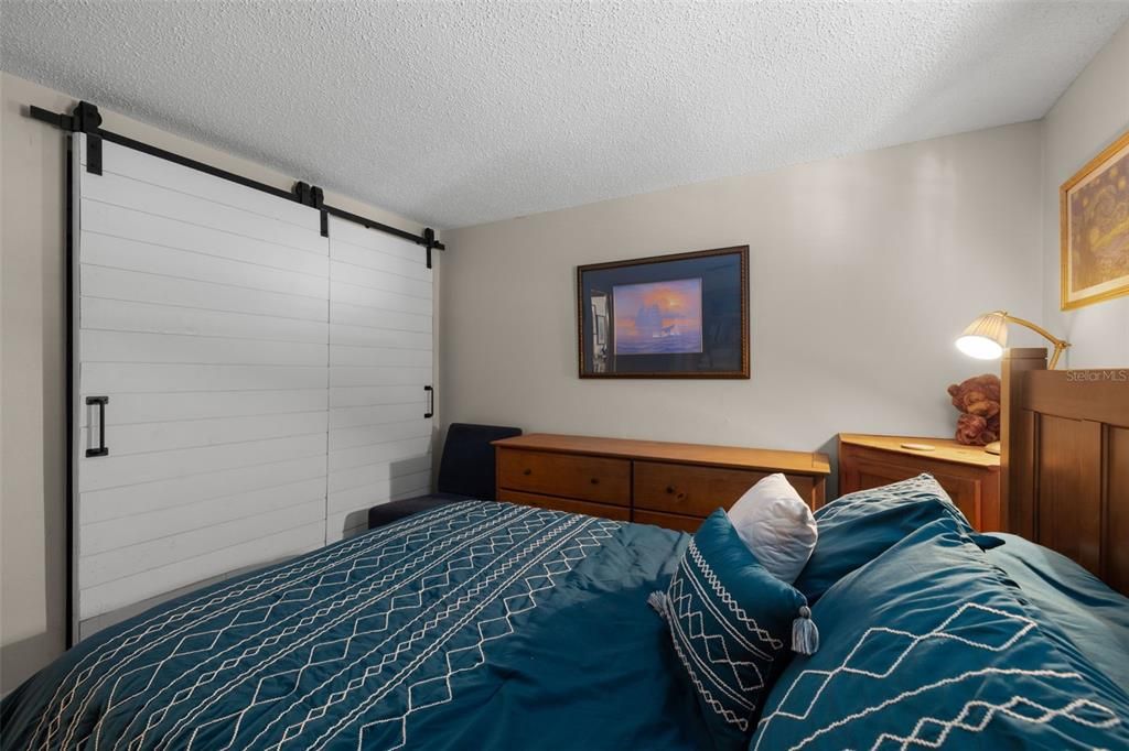 For Sale: $189,900 (2 beds, 2 baths, 980 Square Feet)