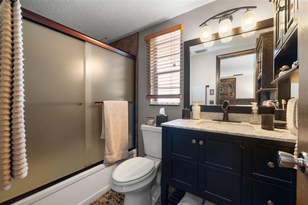 For Sale: $189,900 (2 beds, 2 baths, 980 Square Feet)