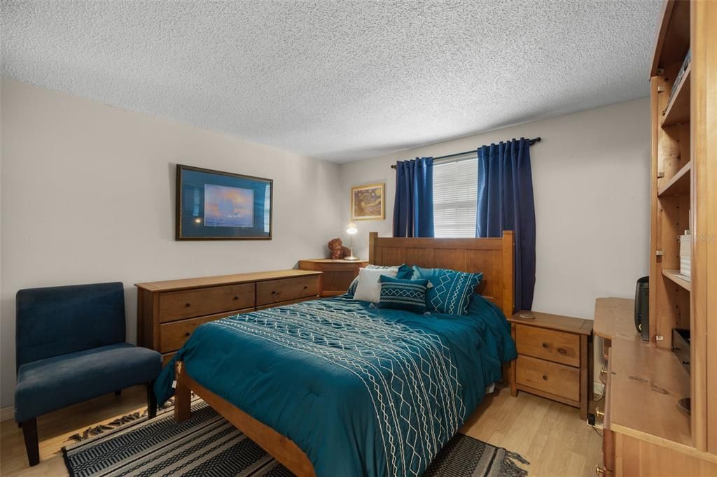 For Sale: $189,900 (2 beds, 2 baths, 980 Square Feet)