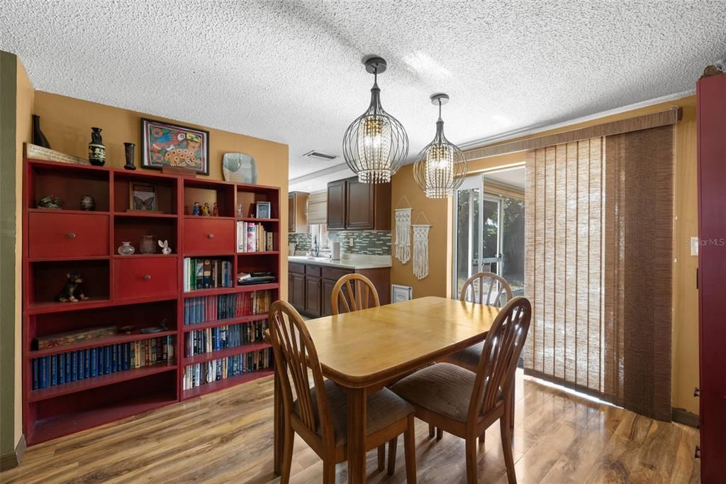 For Sale: $189,900 (2 beds, 2 baths, 980 Square Feet)