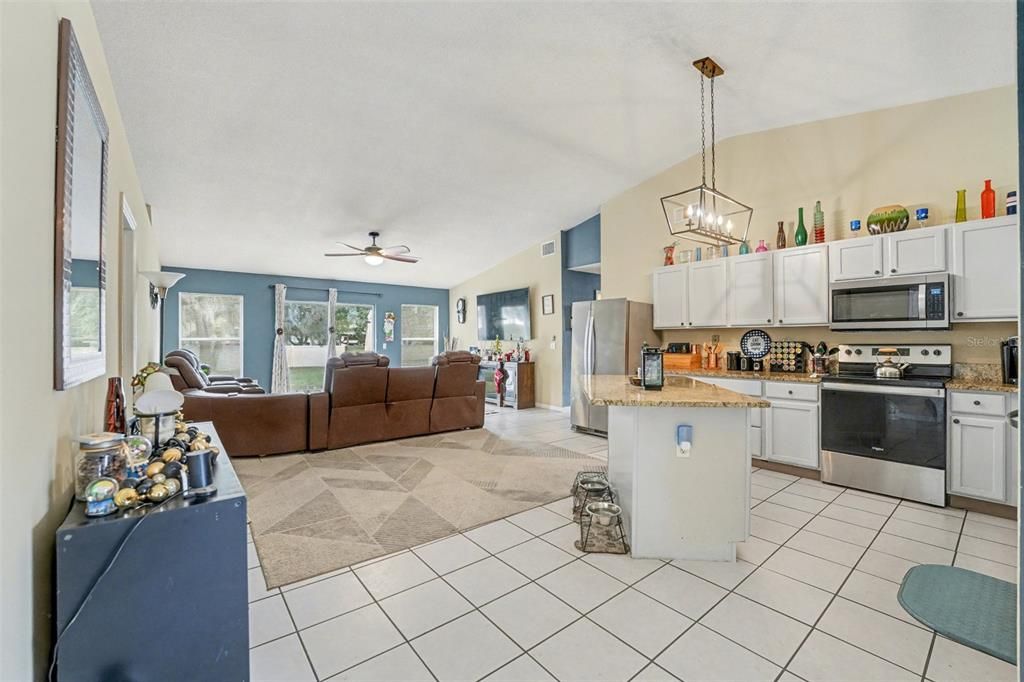 待售: $355,000 (4 贝兹, 2 浴室, 1772 平方英尺)