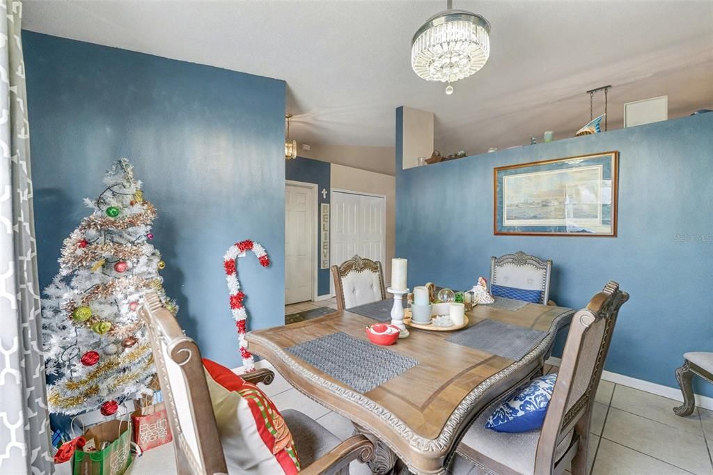 待售: $355,000 (4 贝兹, 2 浴室, 1772 平方英尺)