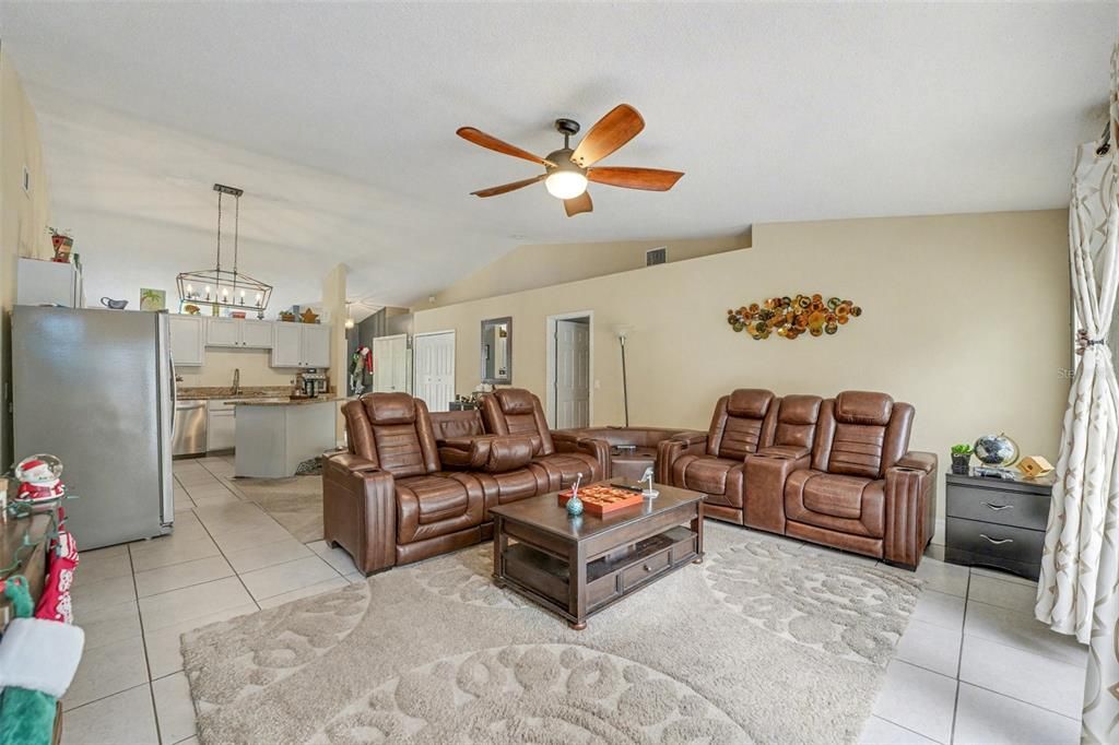 待售: $355,000 (4 贝兹, 2 浴室, 1772 平方英尺)