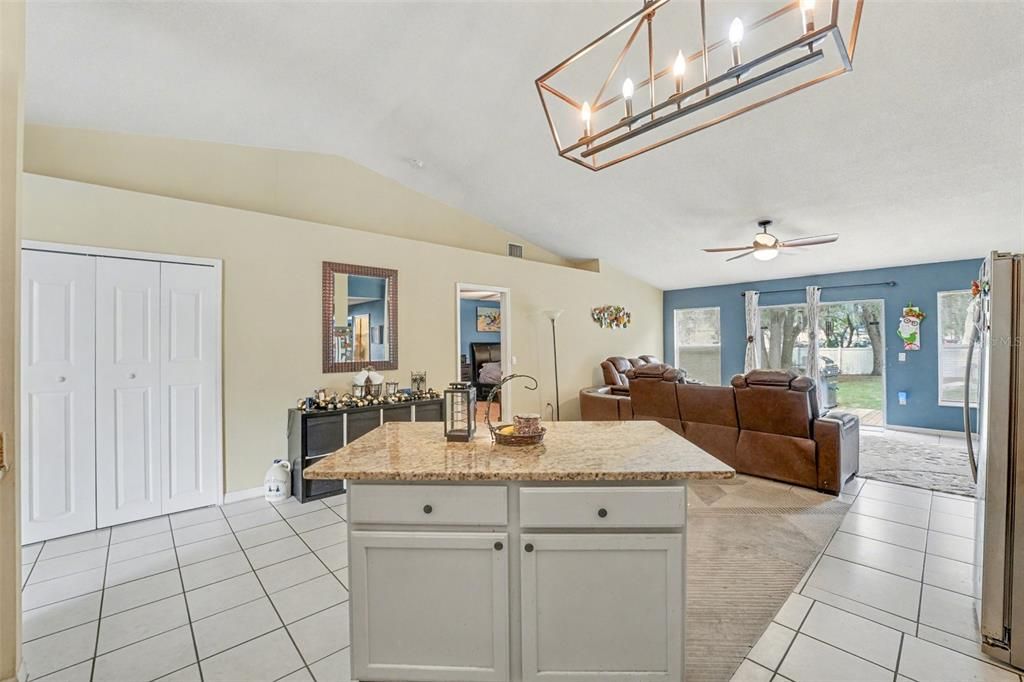 待售: $355,000 (4 贝兹, 2 浴室, 1772 平方英尺)