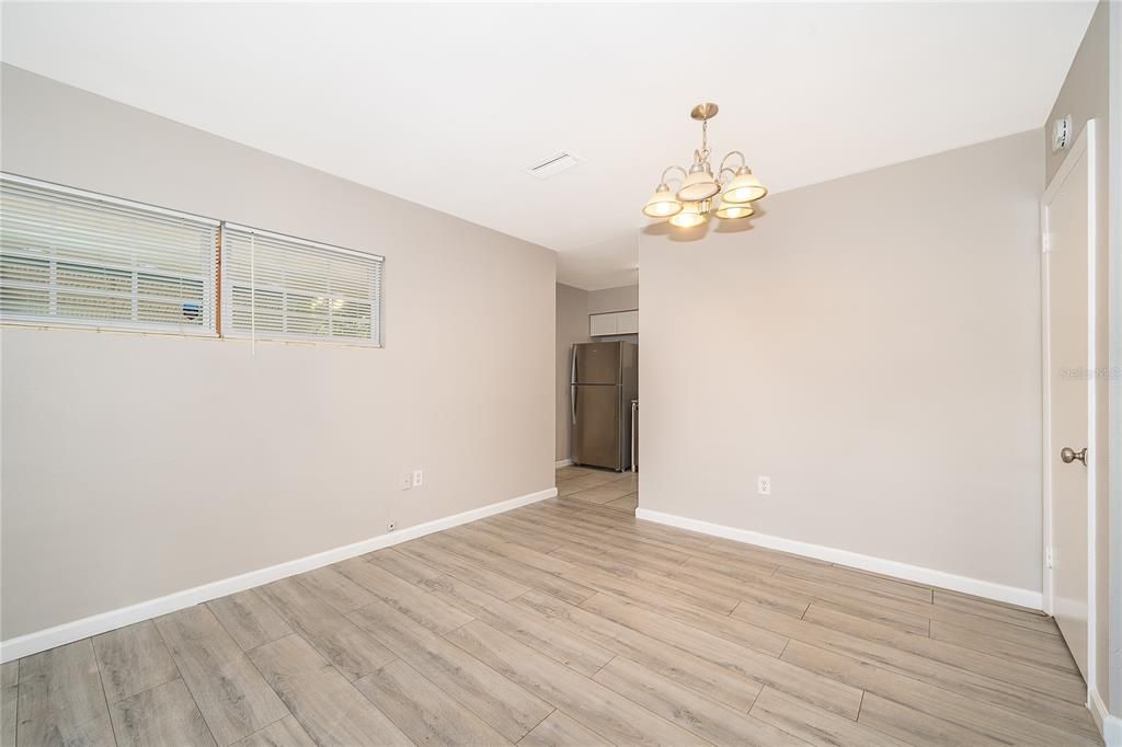 En Venta: $245,000 (3 camas, 2 baños, 1040 Pies cuadrados)