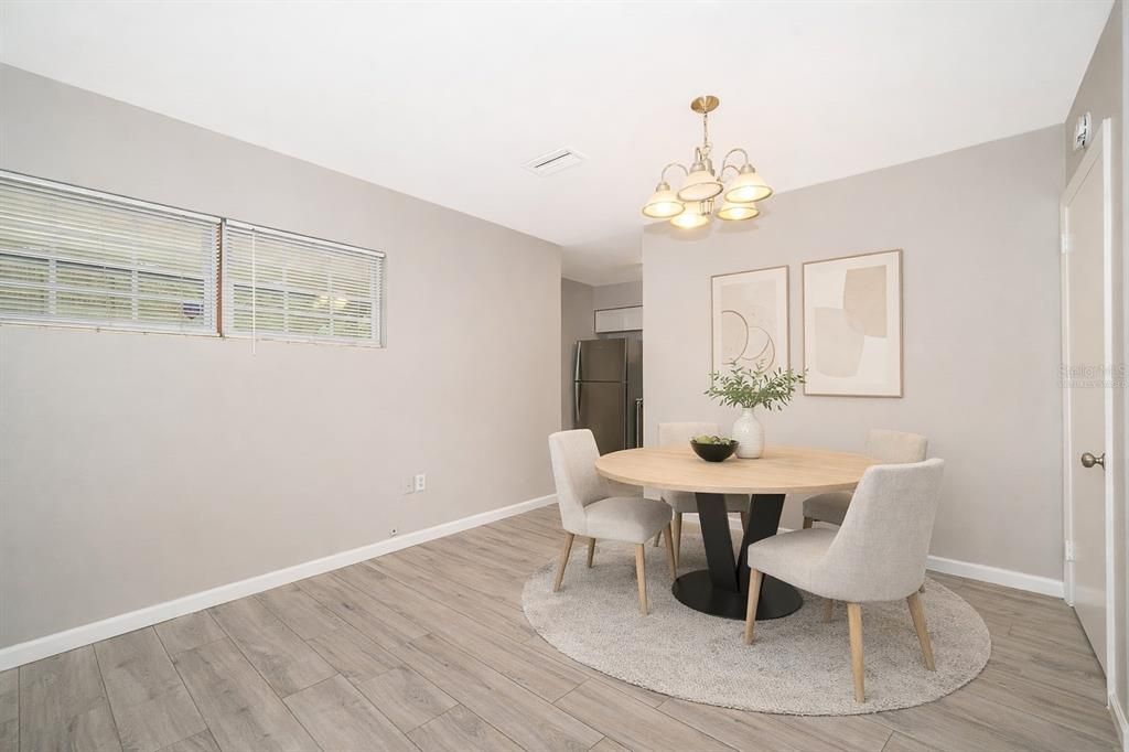 En Venta: $245,000 (3 camas, 2 baños, 1040 Pies cuadrados)