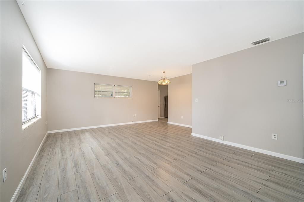 En Venta: $245,000 (3 camas, 2 baños, 1040 Pies cuadrados)