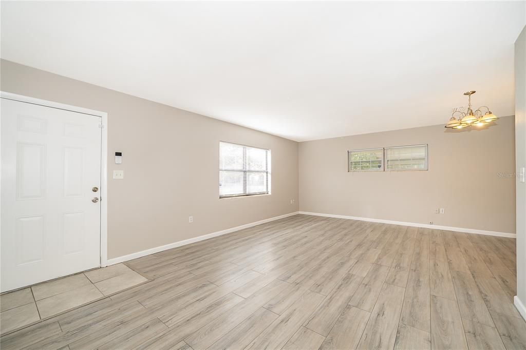 En Venta: $245,000 (3 camas, 2 baños, 1040 Pies cuadrados)