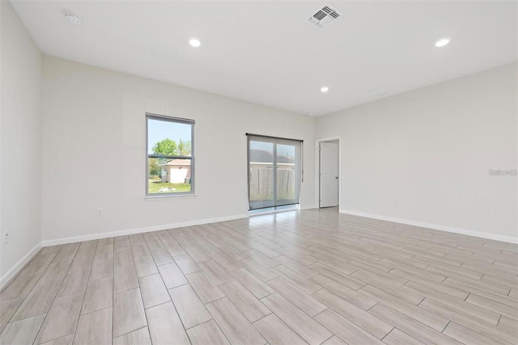 For Rent: $2,300 (4 beds, 2 baths, 1765 Square Feet)