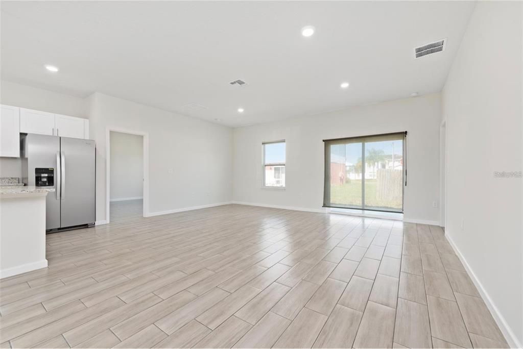 For Rent: $2,300 (4 beds, 2 baths, 1765 Square Feet)