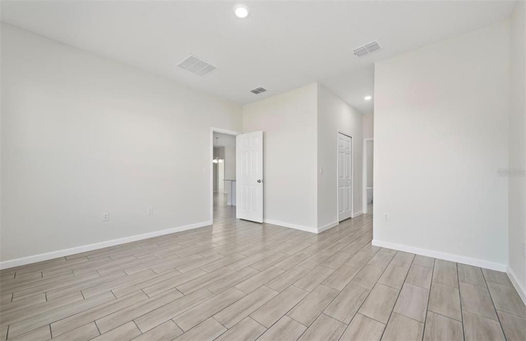 For Rent: $2,300 (4 beds, 2 baths, 1765 Square Feet)