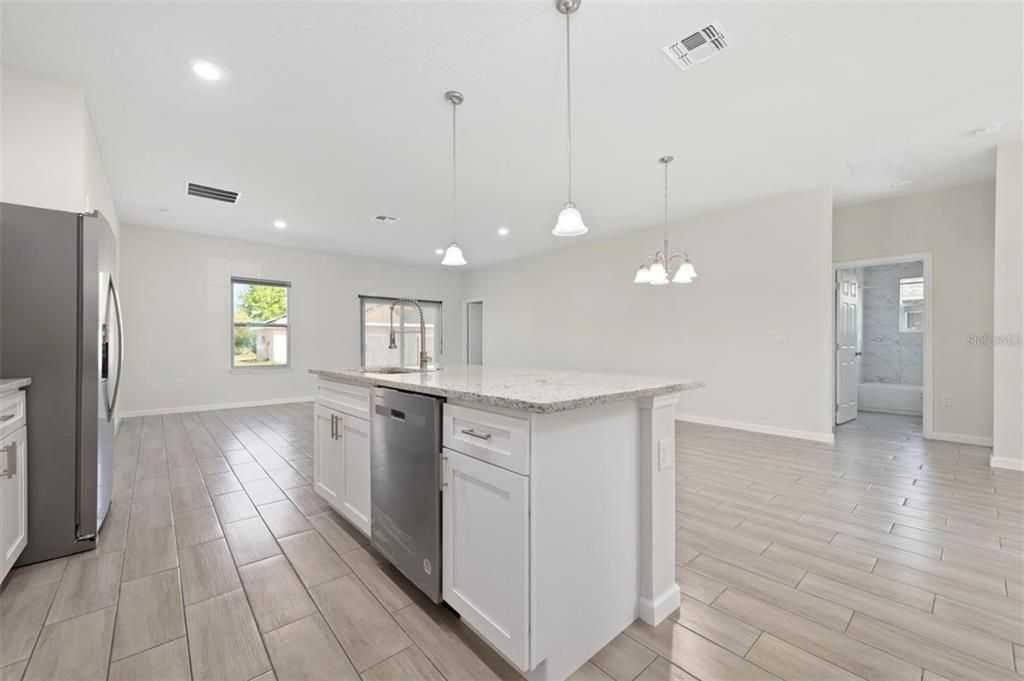 For Rent: $2,300 (4 beds, 2 baths, 1765 Square Feet)