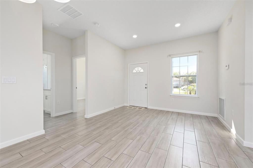 For Rent: $2,300 (4 beds, 2 baths, 1765 Square Feet)