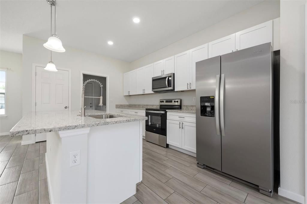 For Rent: $2,300 (4 beds, 2 baths, 1765 Square Feet)