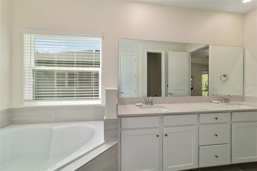 На продажу: $508,750 (4 спален, 2 ванн, 2292 Квадратных фут)