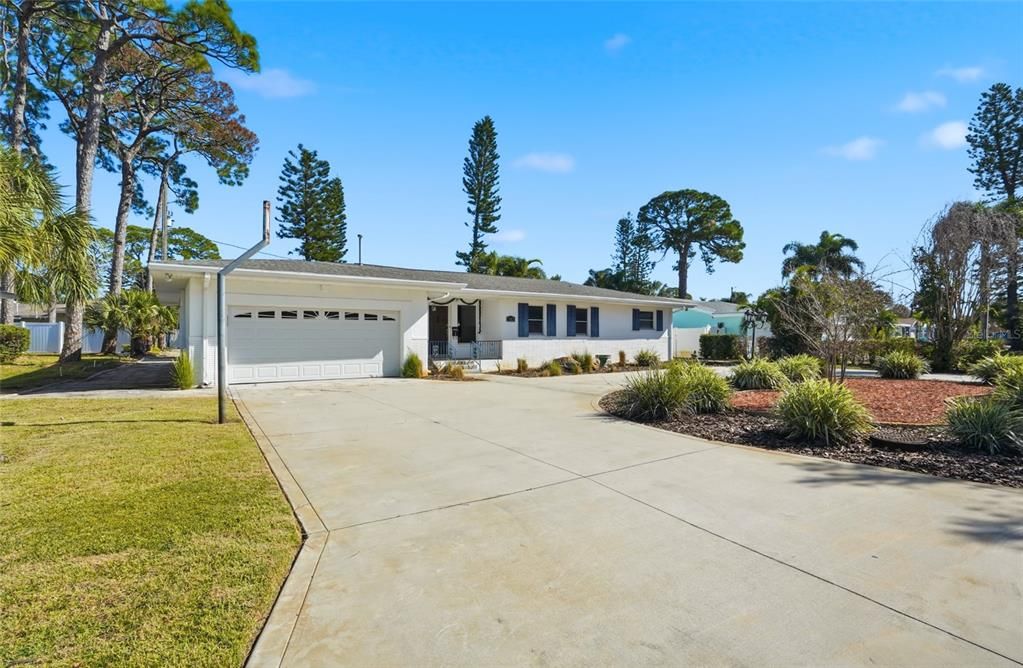 For Sale: $350,000 (4 beds, 2 baths, 2136 Square Feet)