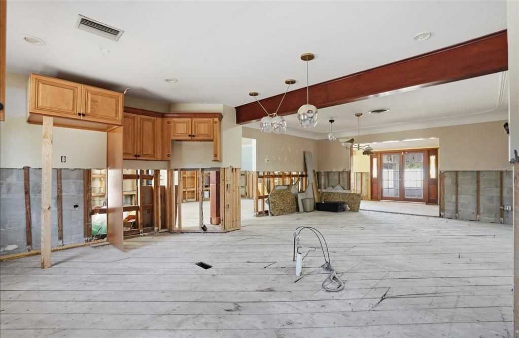 For Sale: $350,000 (4 beds, 2 baths, 2136 Square Feet)