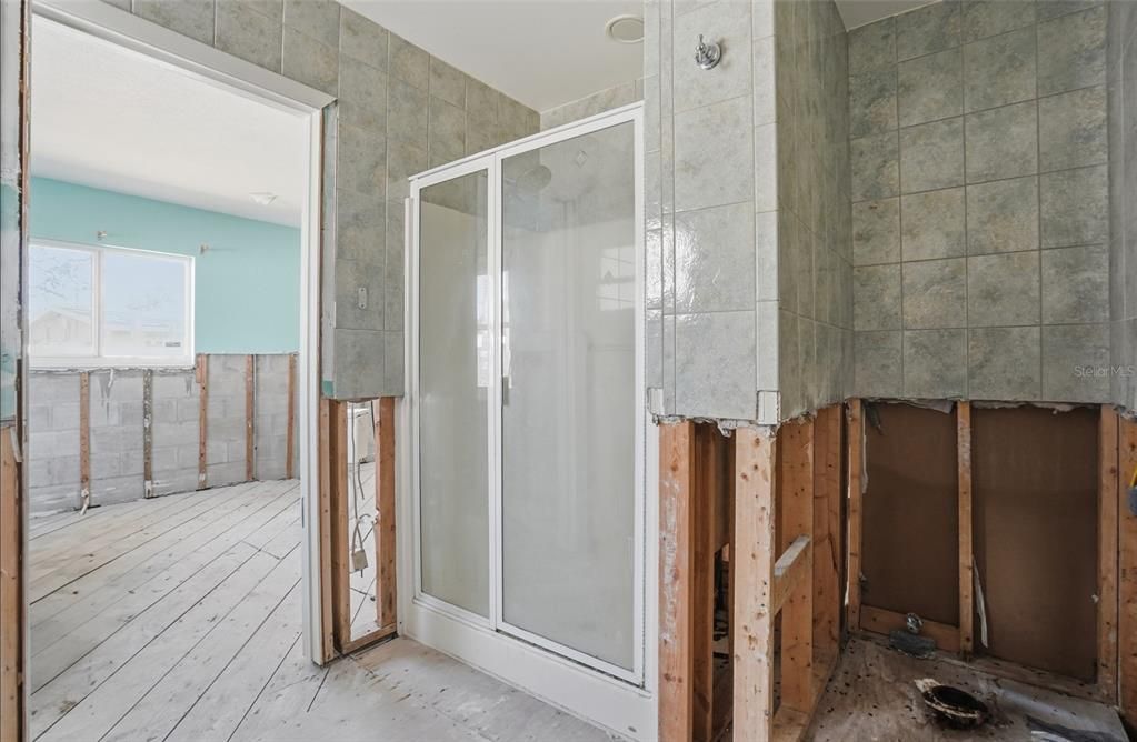 For Sale: $350,000 (4 beds, 2 baths, 2136 Square Feet)