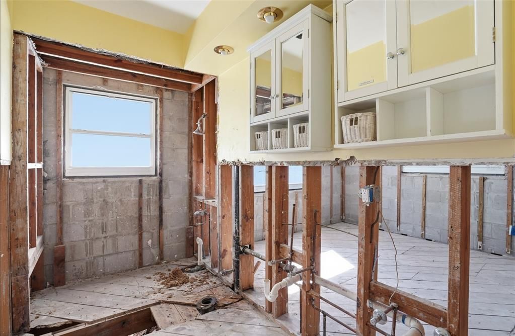 For Sale: $350,000 (4 beds, 2 baths, 2136 Square Feet)