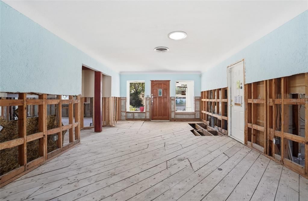 For Sale: $350,000 (4 beds, 2 baths, 2136 Square Feet)