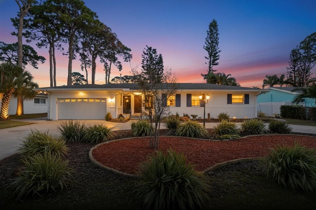 For Sale: $350,000 (4 beds, 2 baths, 2136 Square Feet)