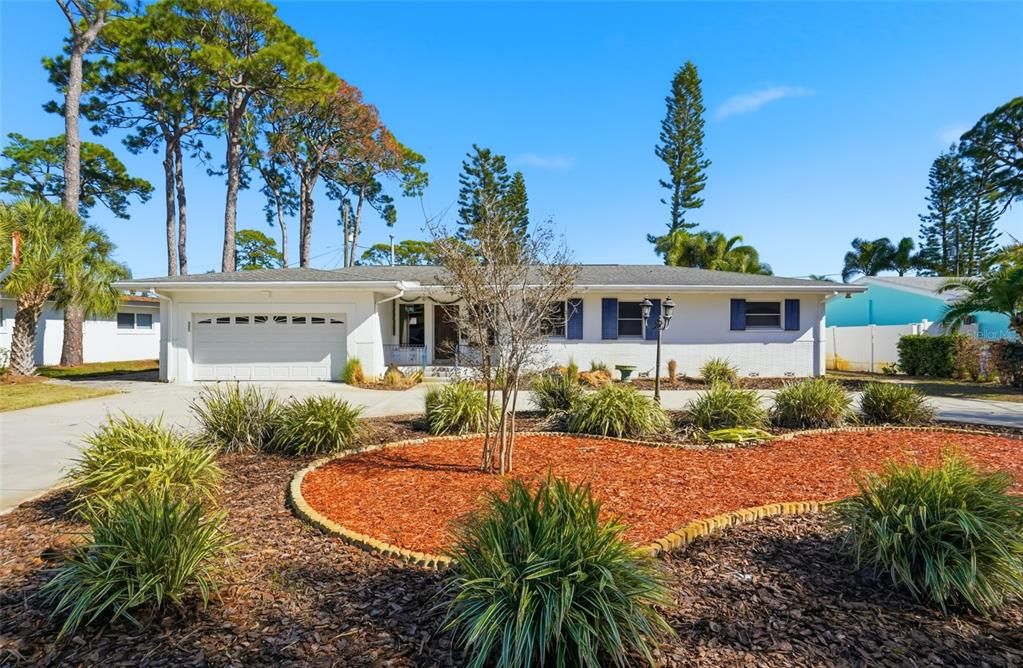 For Sale: $350,000 (4 beds, 2 baths, 2136 Square Feet)