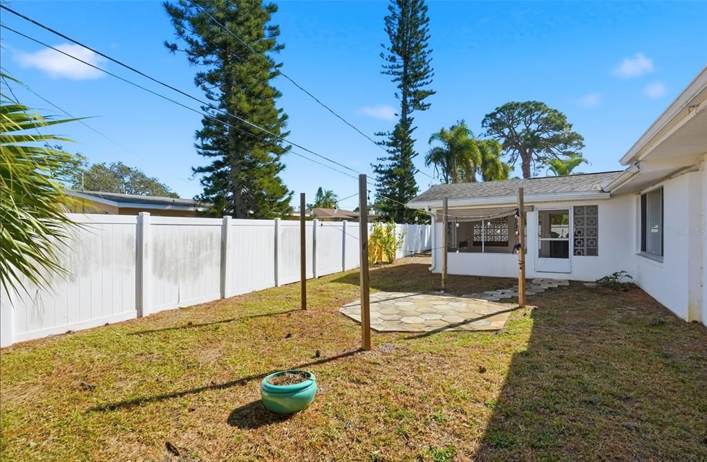 For Sale: $350,000 (4 beds, 2 baths, 2136 Square Feet)