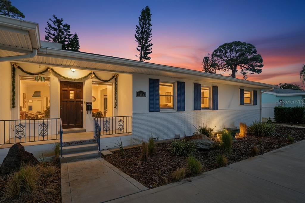 For Sale: $350,000 (4 beds, 2 baths, 2136 Square Feet)