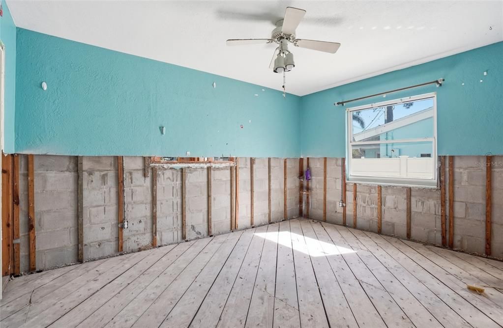 For Sale: $350,000 (4 beds, 2 baths, 2136 Square Feet)