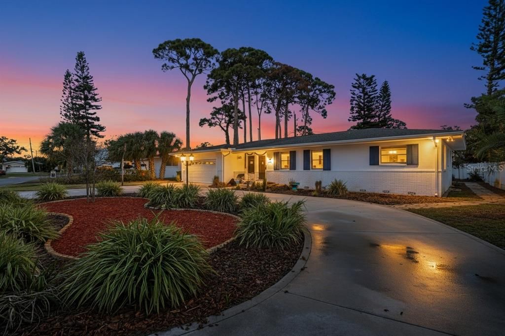 For Sale: $350,000 (4 beds, 2 baths, 2136 Square Feet)