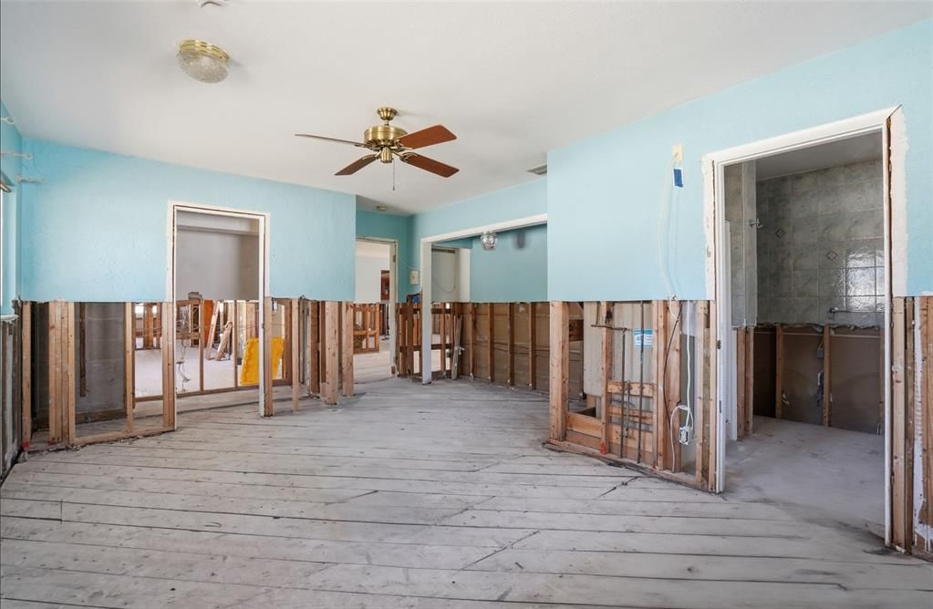 For Sale: $350,000 (4 beds, 2 baths, 2136 Square Feet)