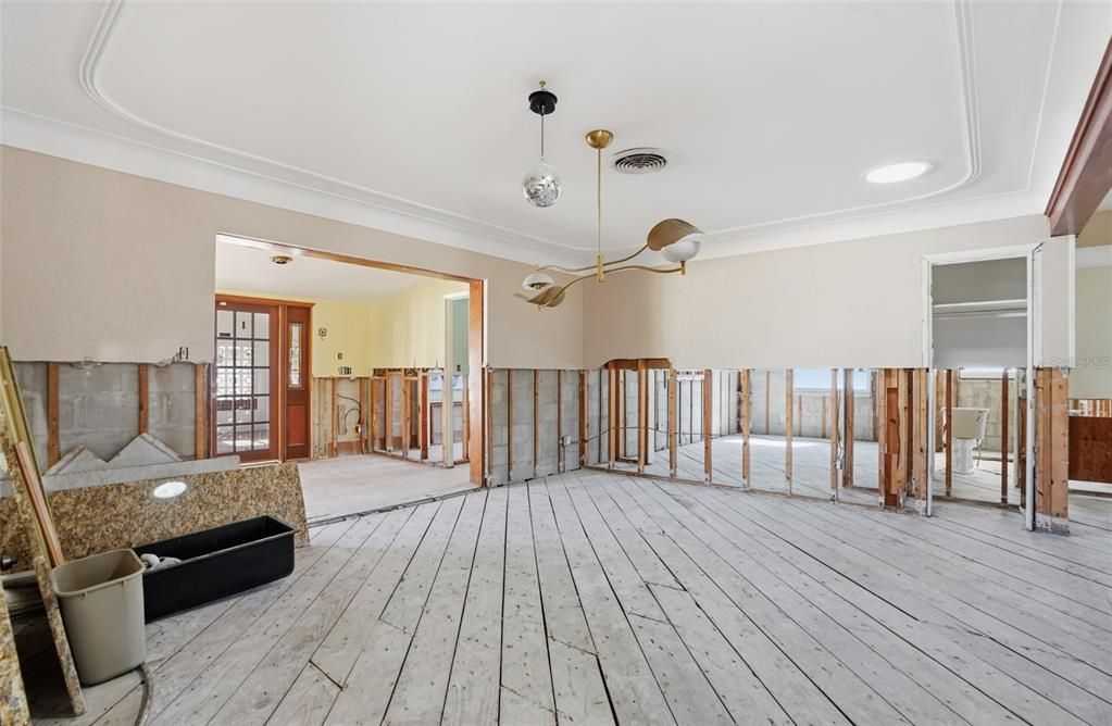 For Sale: $350,000 (4 beds, 2 baths, 2136 Square Feet)