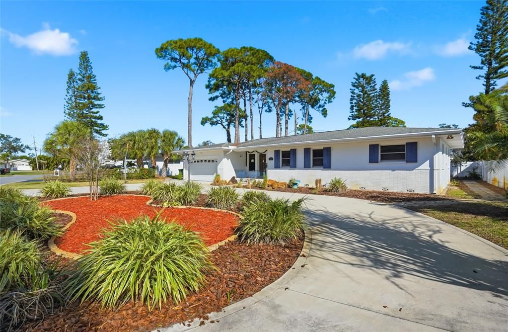 For Sale: $350,000 (4 beds, 2 baths, 2136 Square Feet)