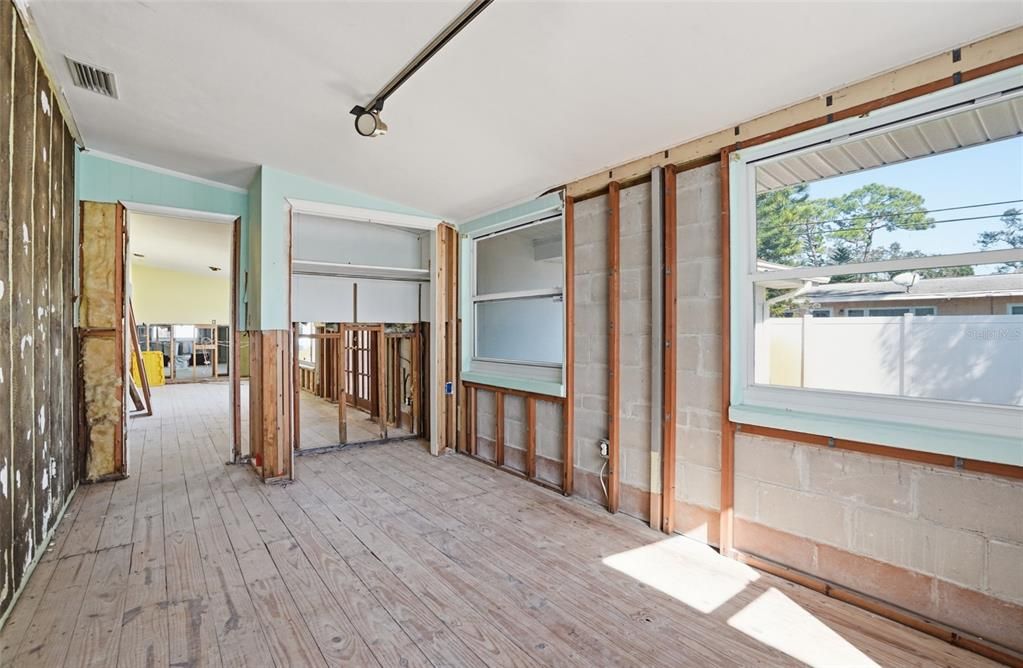 For Sale: $350,000 (4 beds, 2 baths, 2136 Square Feet)