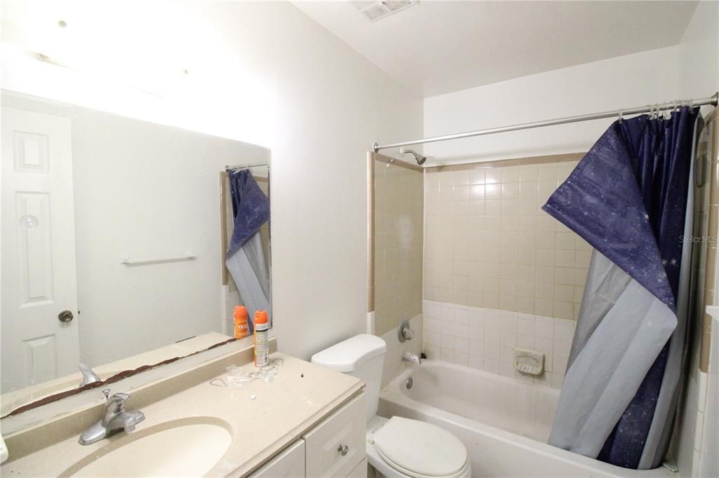 For Rent: $950 (2 beds, 1 baths, 837 Square Feet)