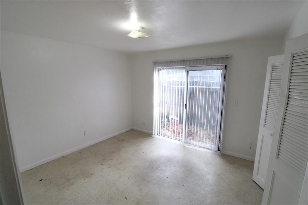 For Rent: $950 (2 beds, 1 baths, 837 Square Feet)