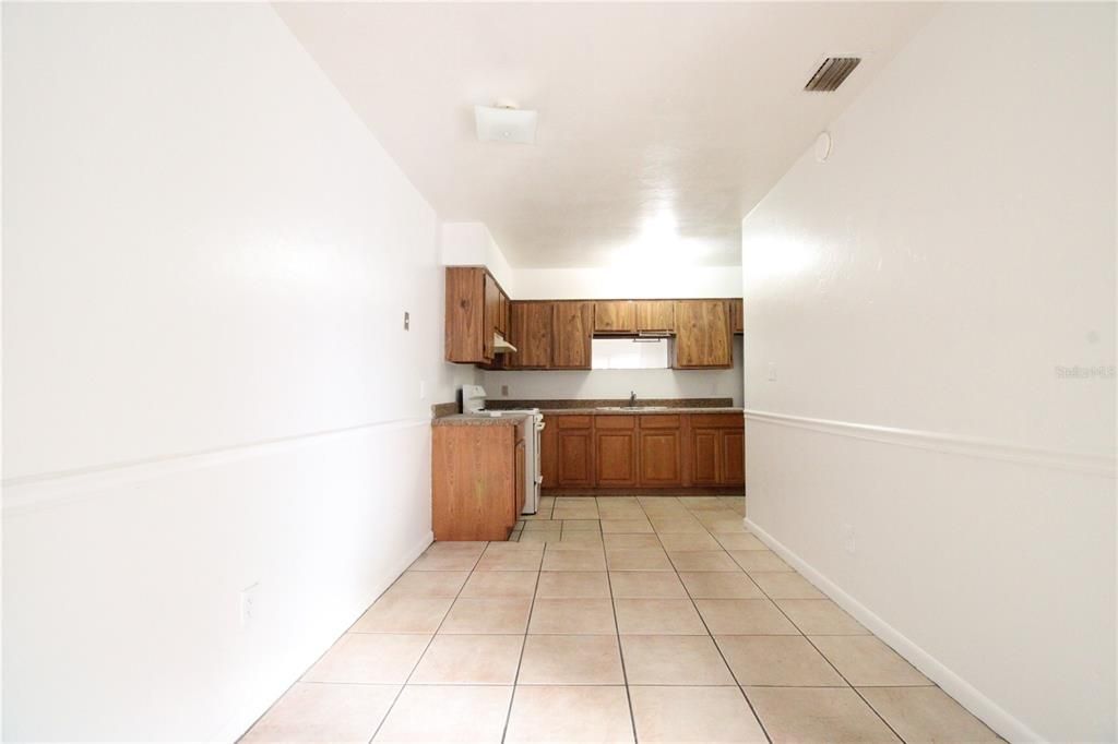 For Rent: $950 (2 beds, 1 baths, 837 Square Feet)