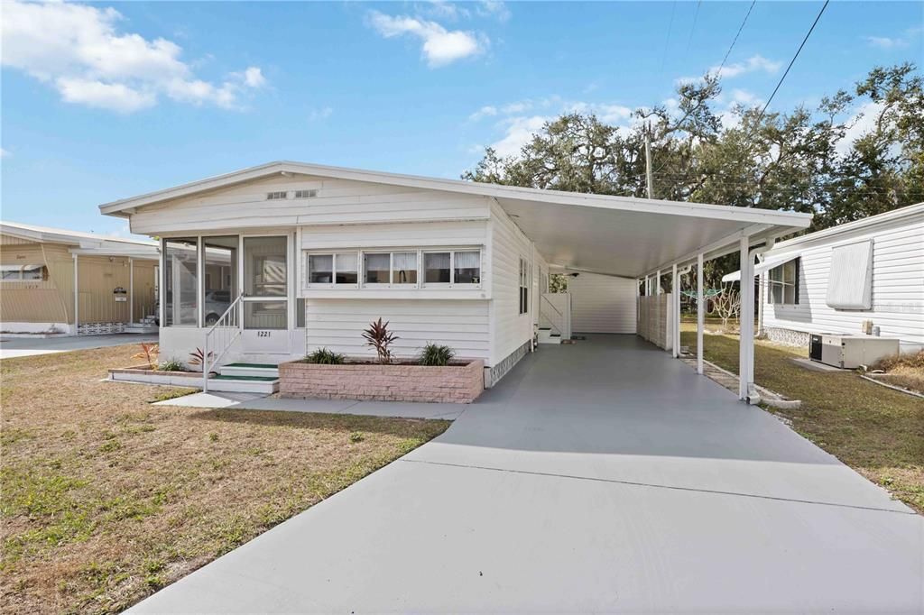 For Rent: $1,700 (2 beds, 2 baths, 834 Square Feet)