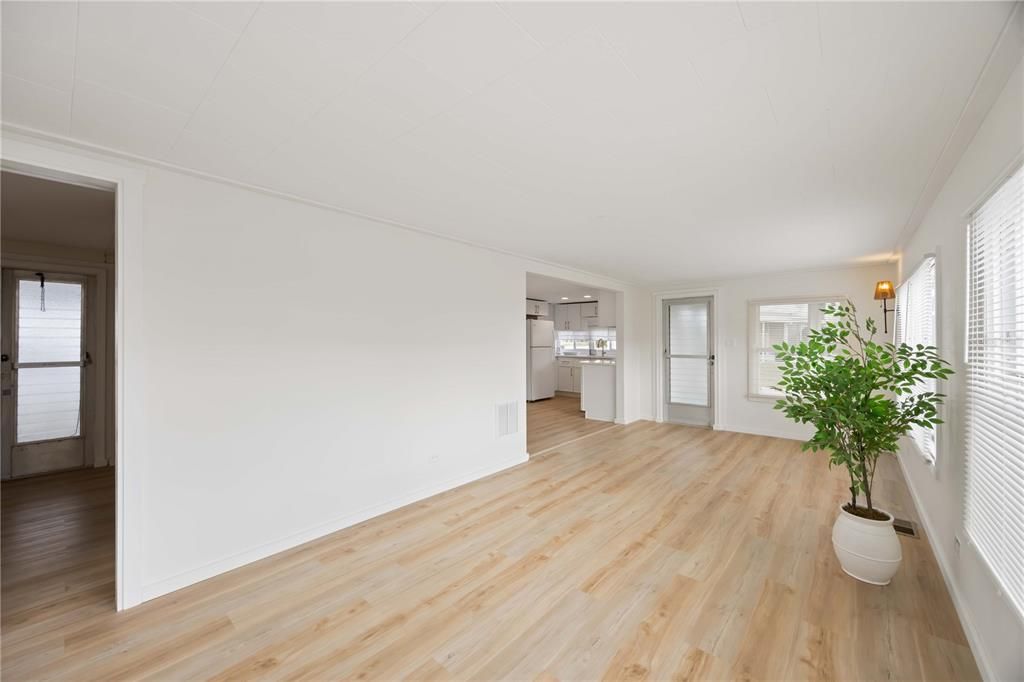 For Rent: $1,700 (2 beds, 2 baths, 834 Square Feet)