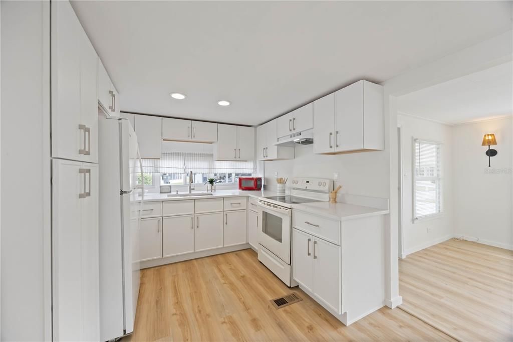 For Rent: $1,700 (2 beds, 2 baths, 834 Square Feet)