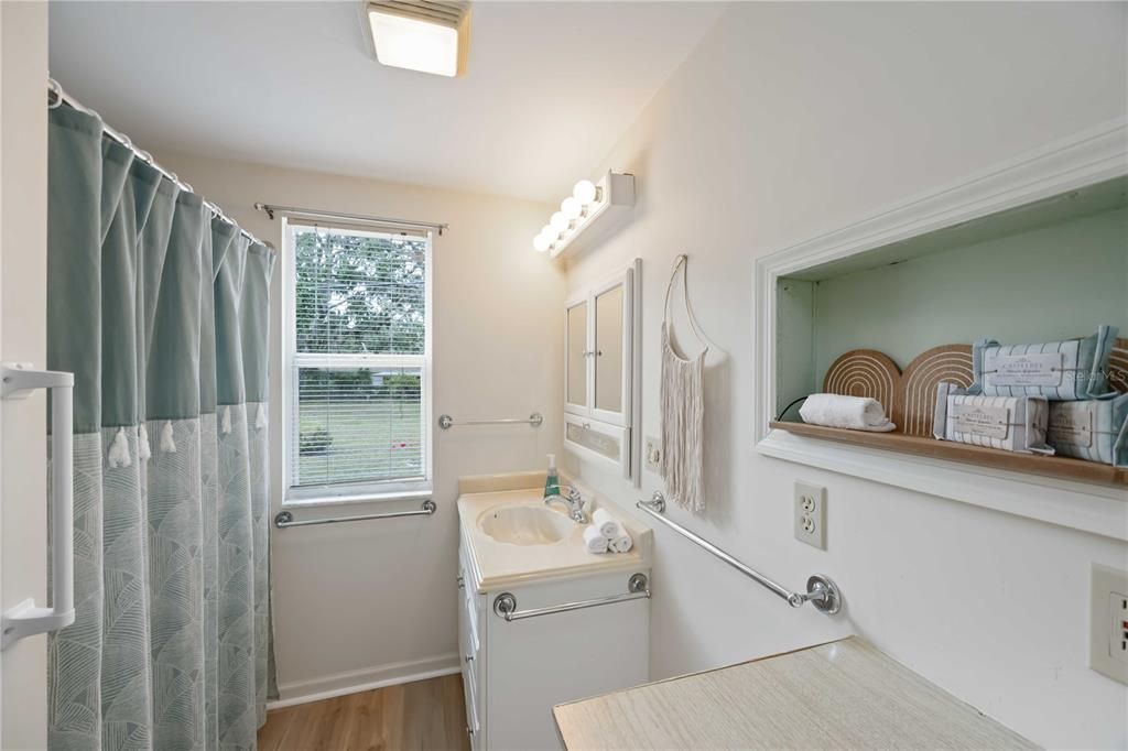 For Rent: $1,700 (2 beds, 2 baths, 834 Square Feet)