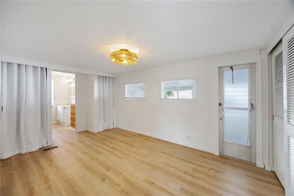 For Rent: $1,700 (2 beds, 2 baths, 834 Square Feet)