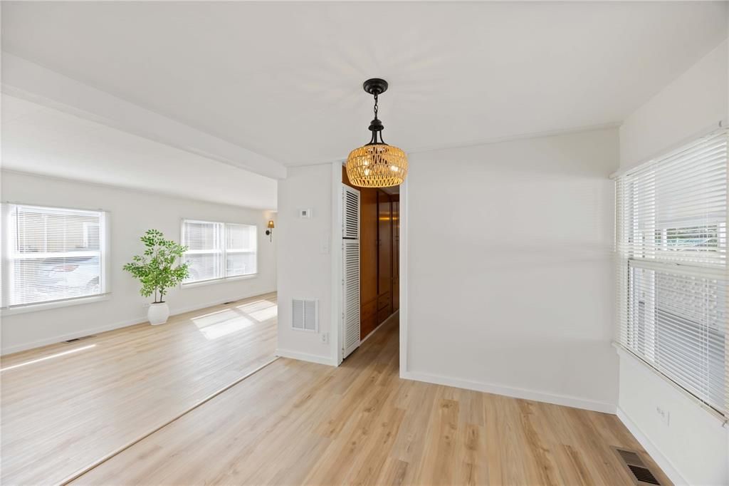 For Rent: $1,700 (2 beds, 2 baths, 834 Square Feet)