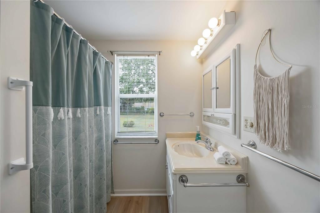 For Rent: $1,700 (2 beds, 2 baths, 834 Square Feet)